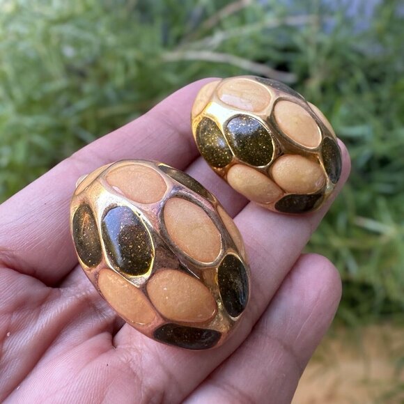 Vintage Clip Earrings Sparkled Brown Enamel Gold Tone Turtle Shell Design 1 3/8" - Picture 2 of 8